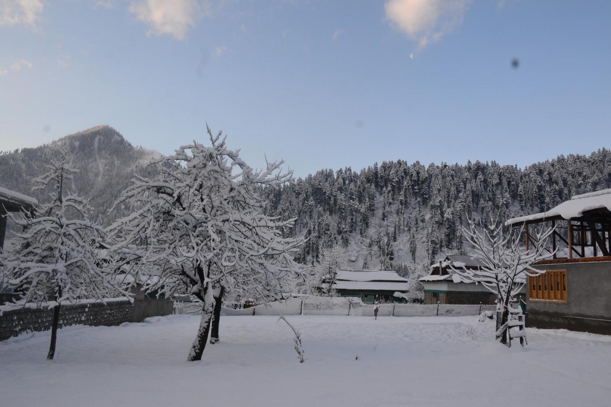 West End Lodges Neelum Экстерьер фото