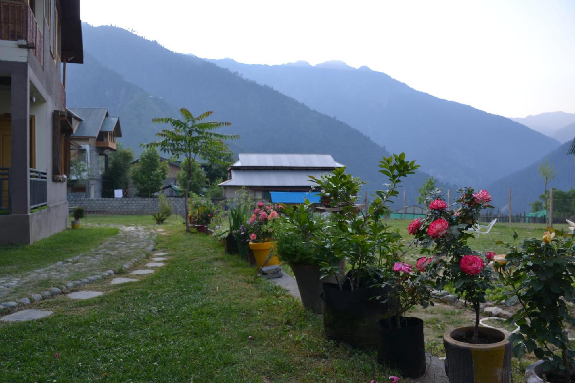 West End Lodges Neelum Экстерьер фото