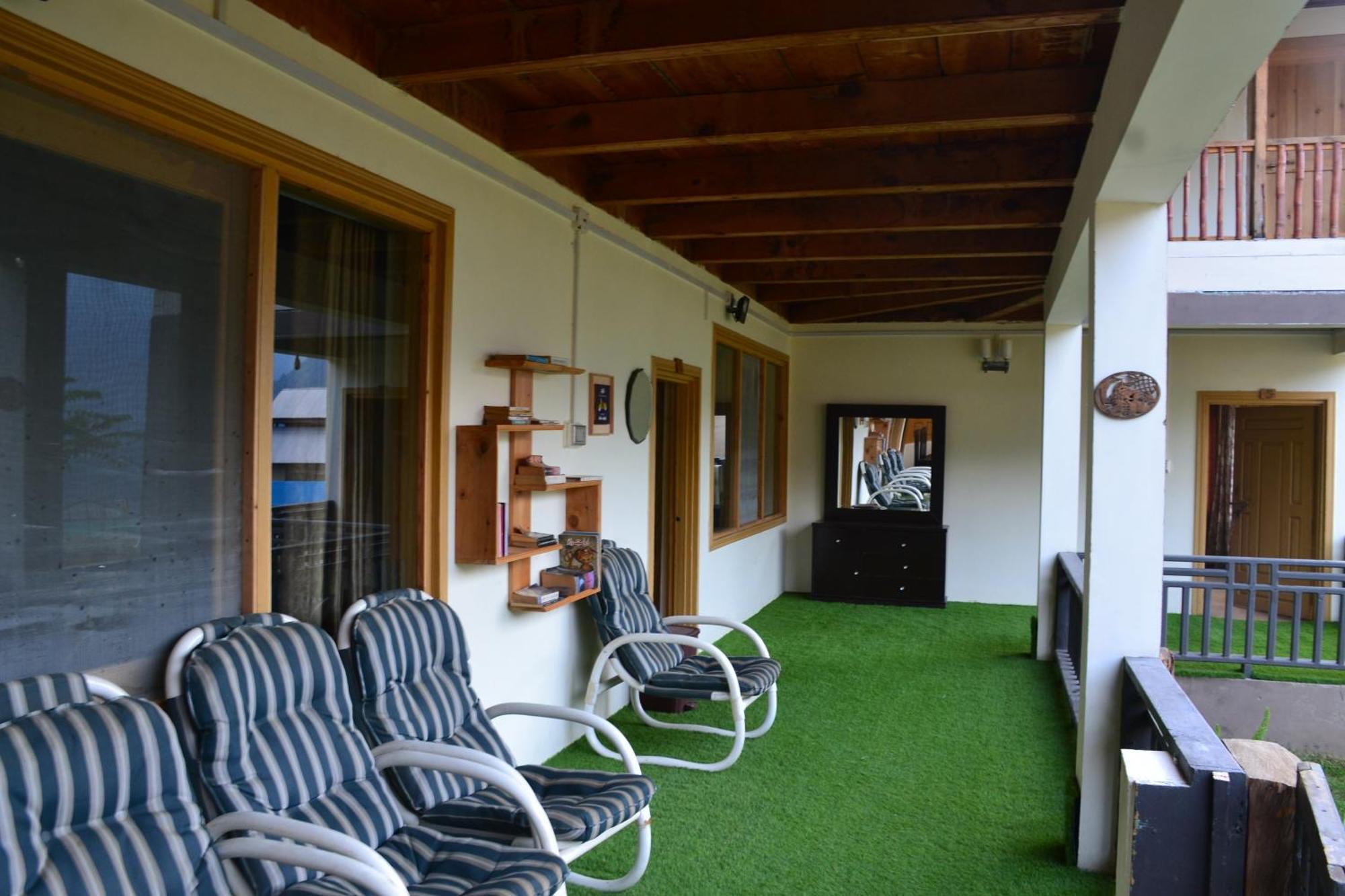 West End Lodges Neelum Экстерьер фото