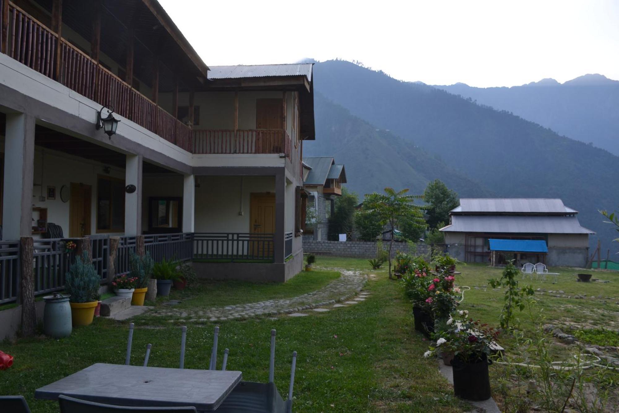 West End Lodges Neelum Экстерьер фото