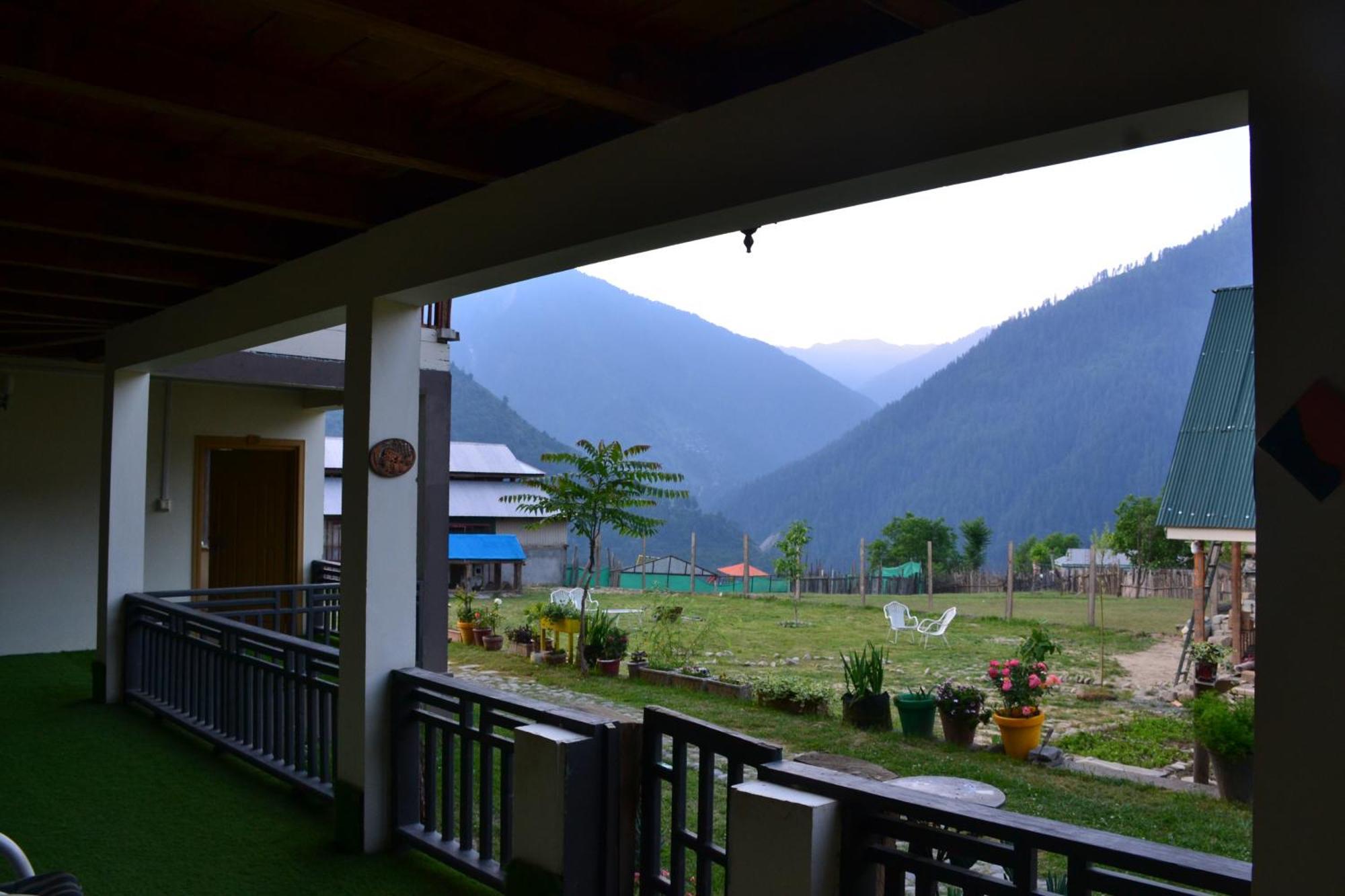 West End Lodges Neelum Экстерьер фото
