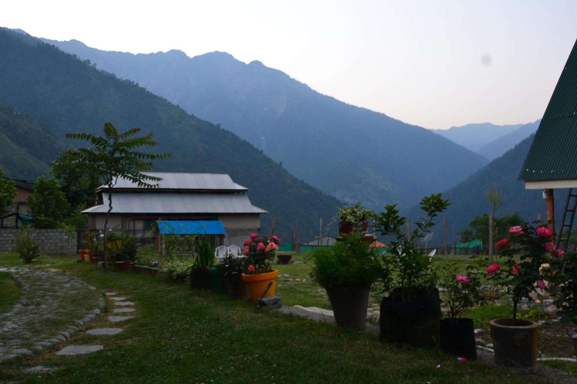 West End Lodges Neelum Экстерьер фото