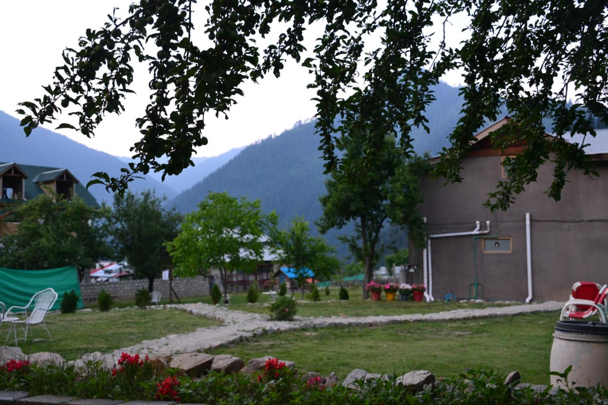 West End Lodges Neelum Экстерьер фото