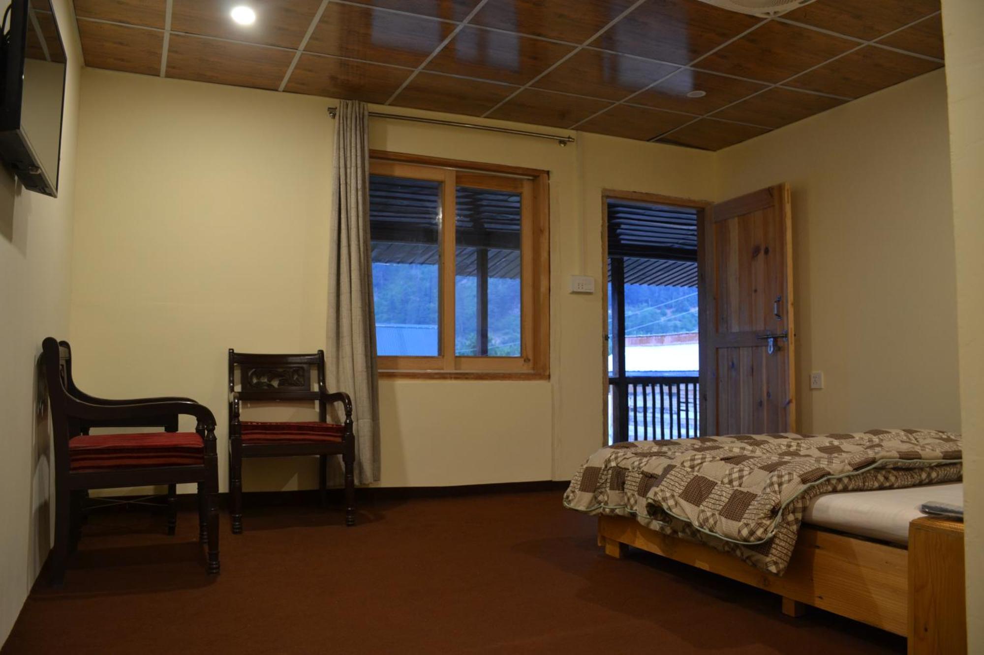 West End Lodges Neelum Экстерьер фото