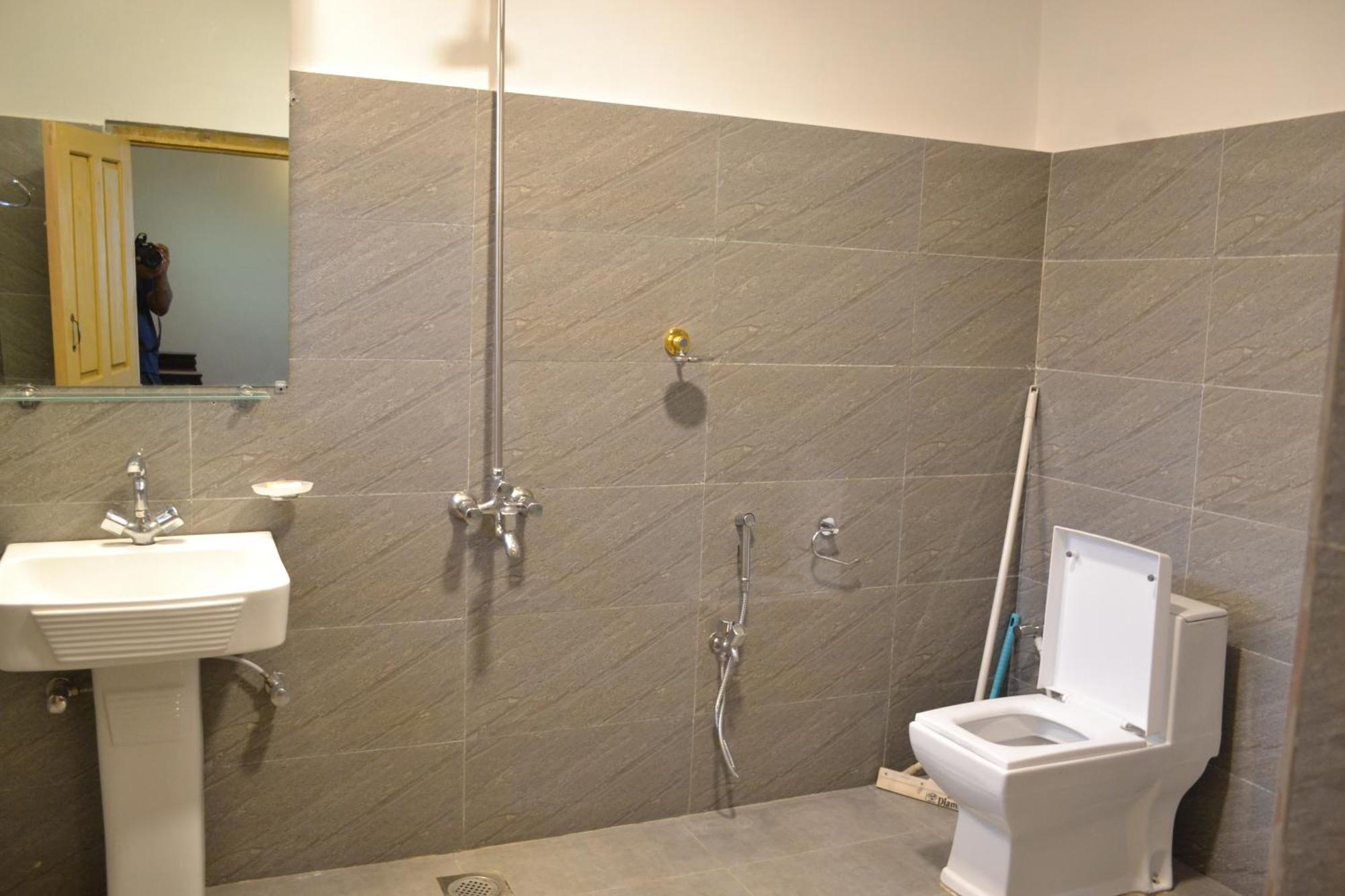 West End Lodges Neelum Экстерьер фото