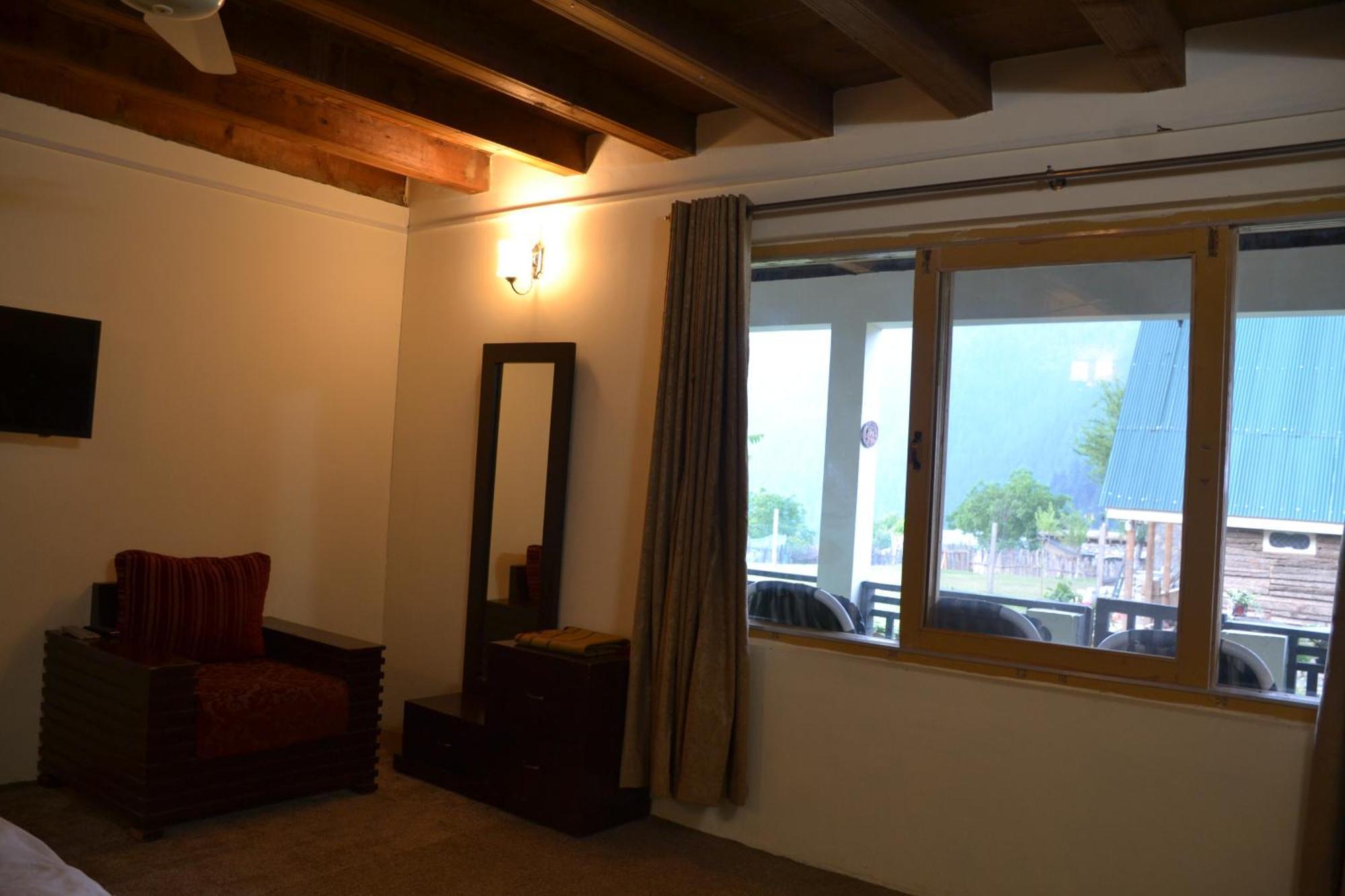 West End Lodges Neelum Экстерьер фото