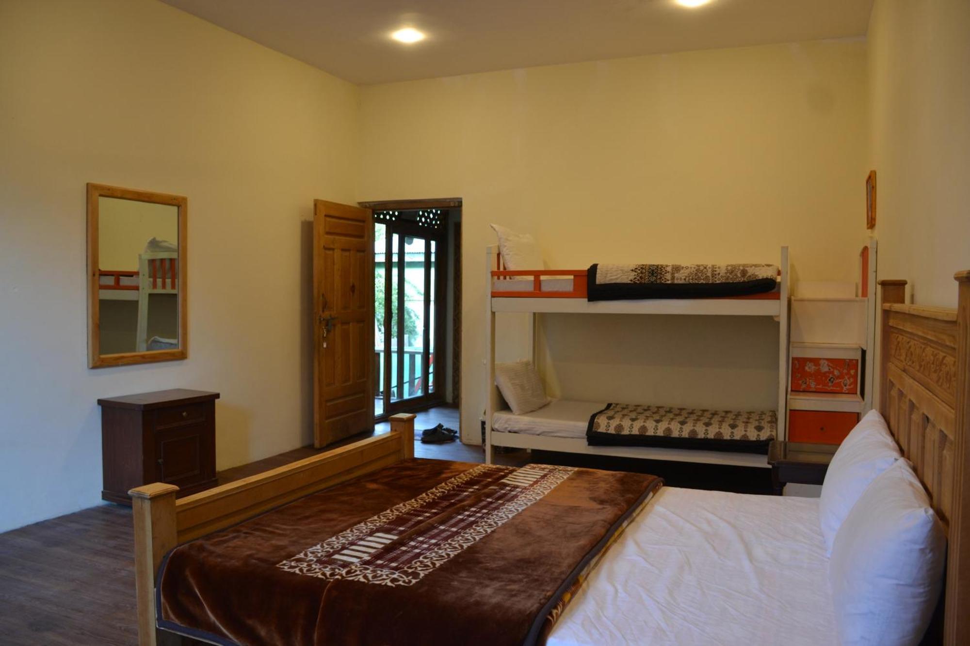 West End Lodges Neelum Экстерьер фото