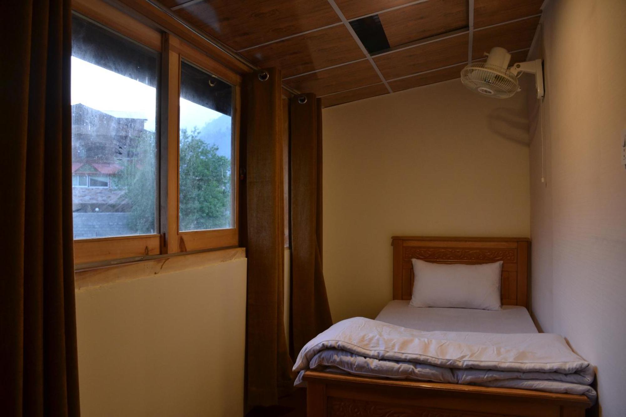 West End Lodges Neelum Экстерьер фото