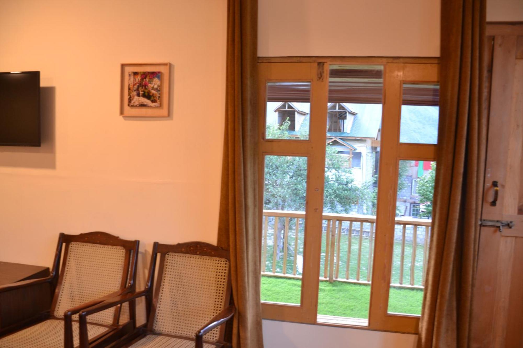 West End Lodges Neelum Экстерьер фото