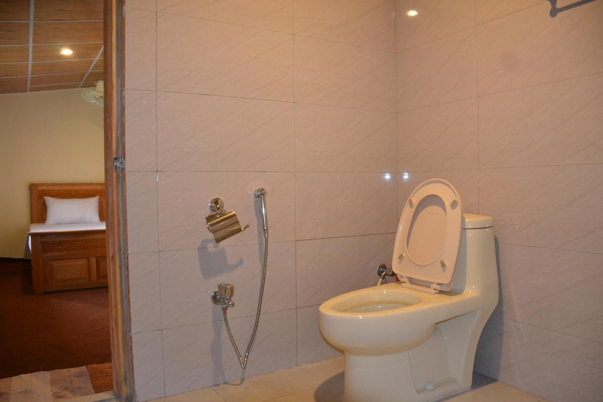 West End Lodges Neelum Экстерьер фото