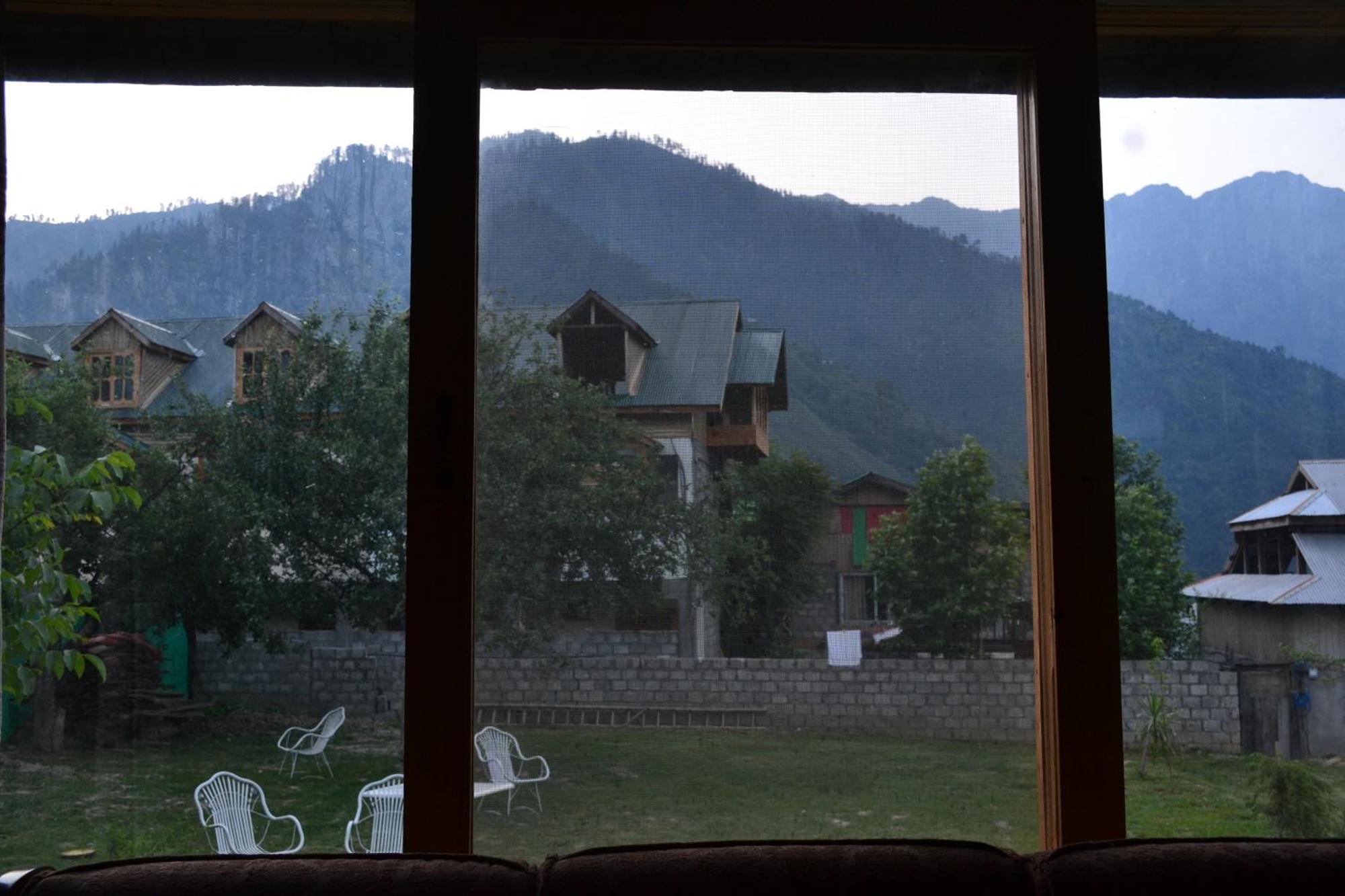 West End Lodges Neelum Экстерьер фото