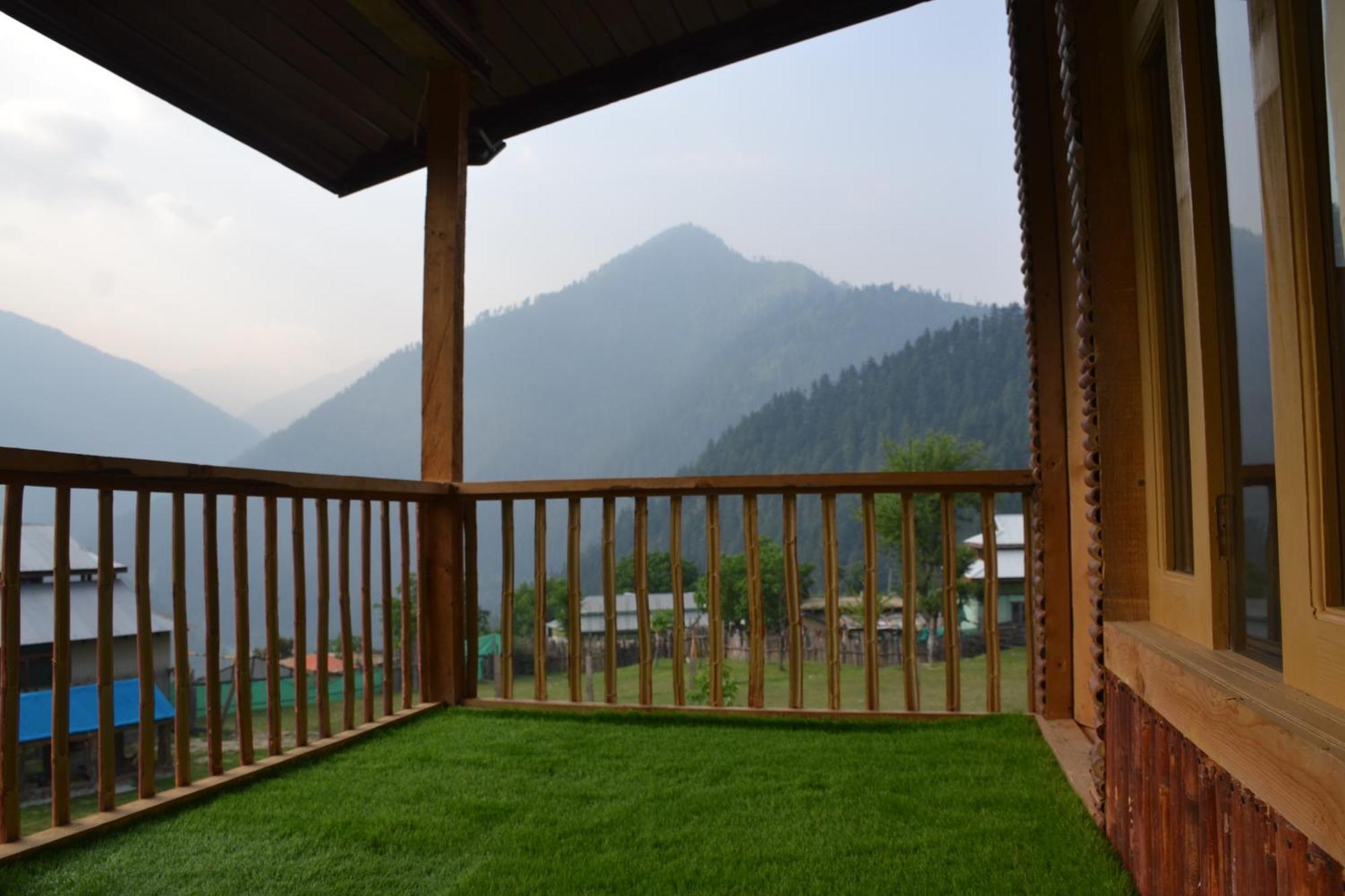 West End Lodges Neelum Экстерьер фото